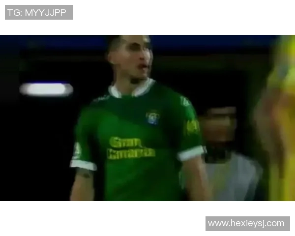 足球明星打火机点燃激情与梦想的火焰，照亮无数球迷心中的绿茵传奇